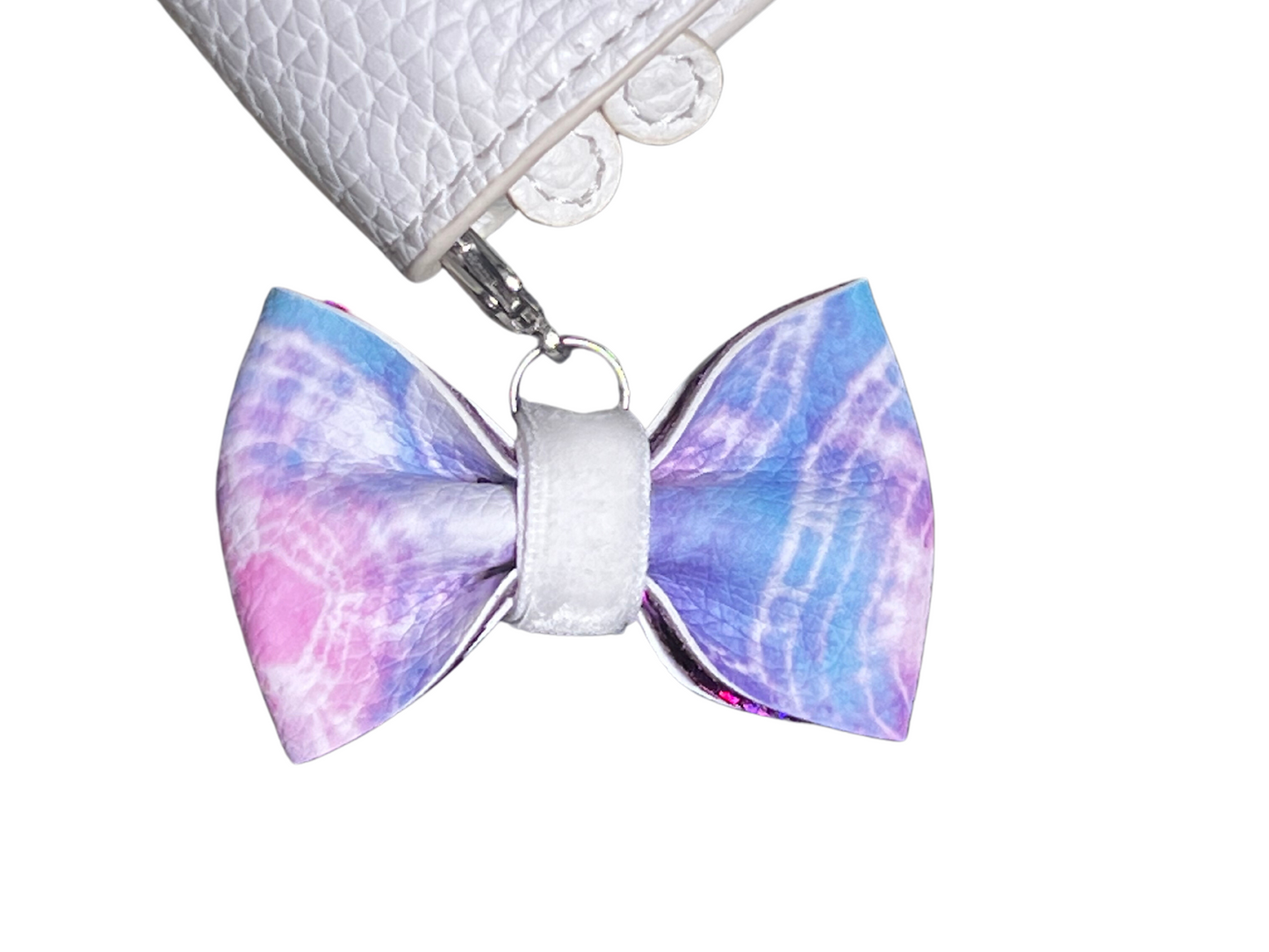 Dynamic Bow Charm